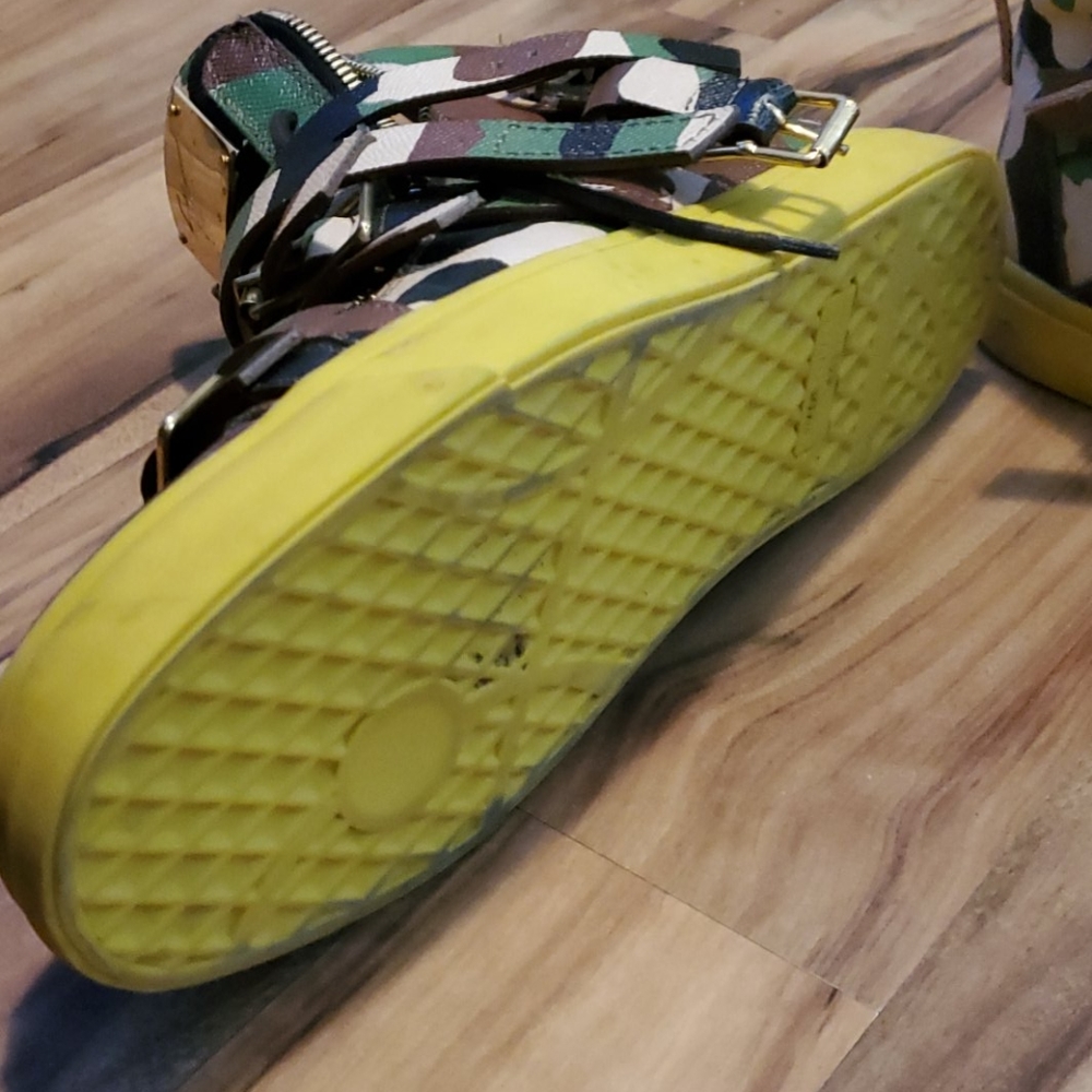Shoe - Picture 2 of 2